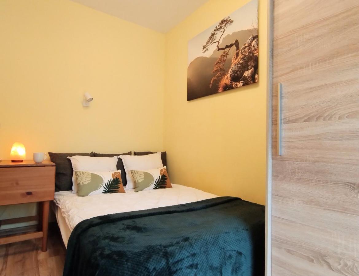 Yellow Apartment Wieliczka Bagian luar foto